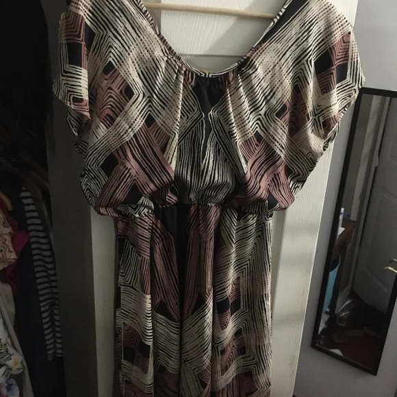 Soft pink and cream dress - Picture 4 of 5